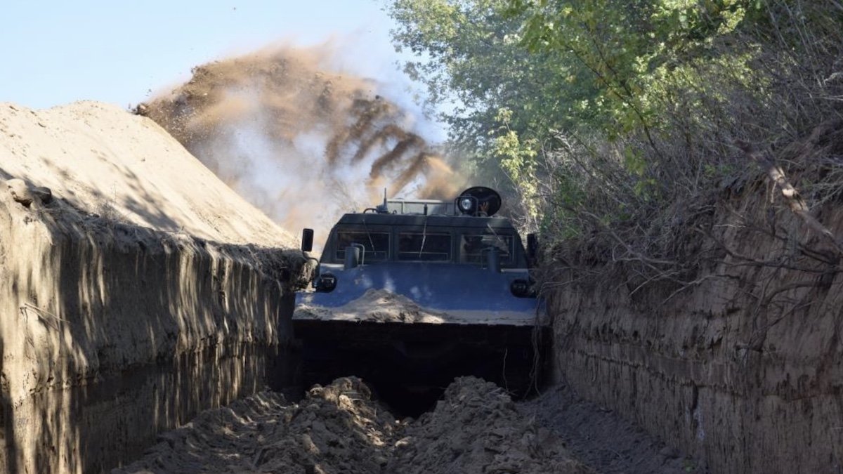 В Сумской области пограничники обустраивают заграждения на границе с РФ