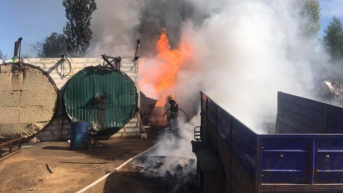 В Житомире на предприятии взорвалась 200-литровая бочка: три человека получили ожоги