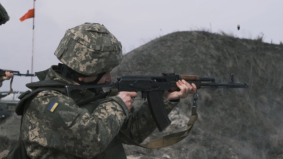В Луганской области боевики во время тренировки обстреляли село: есть раненые гражданские