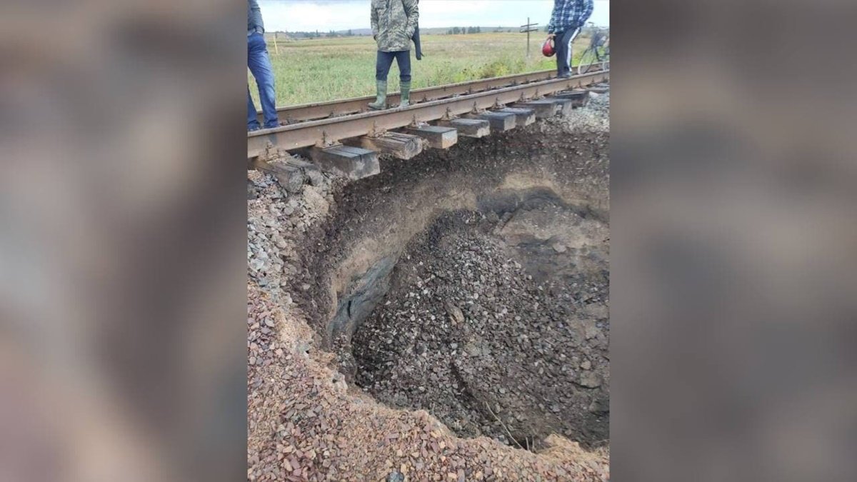 «Укрзалізниця» изменила маршрут поезда «Черновцы – Киев» из-за обвала грунта