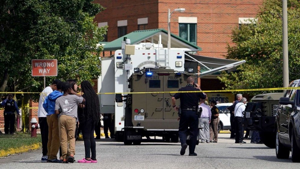 В штате Вирджиния мужчина открыл стрельбу в школе: пострадали два подростка
