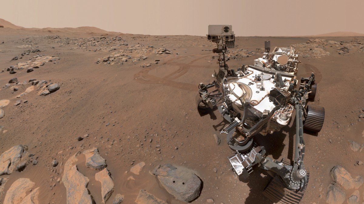 Марсохід Perseverance зробив селфі на Марсі
