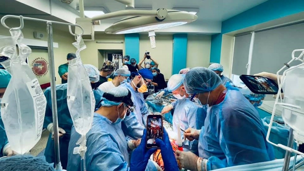 В Украине впервые провели трансплантацию лёгких мужчине и сердца ребенку