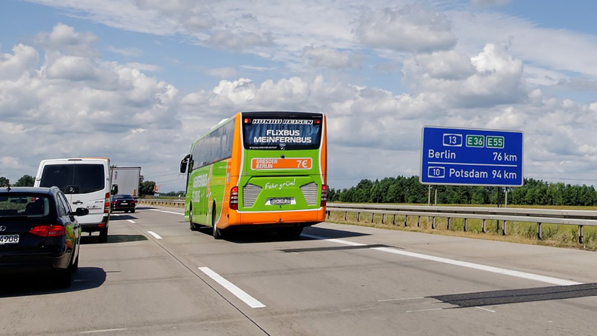 У Німеччині чоловік після сварки захопив пасажирів автобусу у заручники
