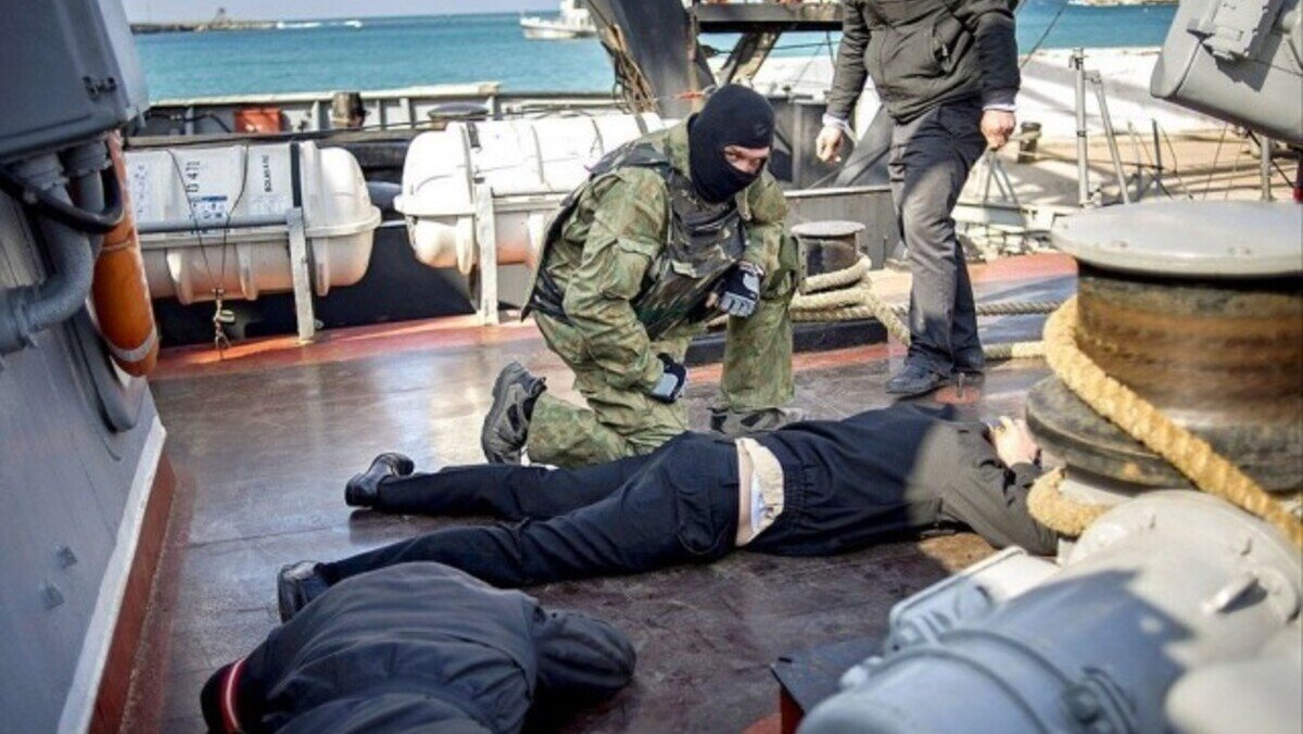 Захват боевого судна и госизмена: генпрокуратура Украины сообщила о подозрении командиру корабля ЧФ РФ