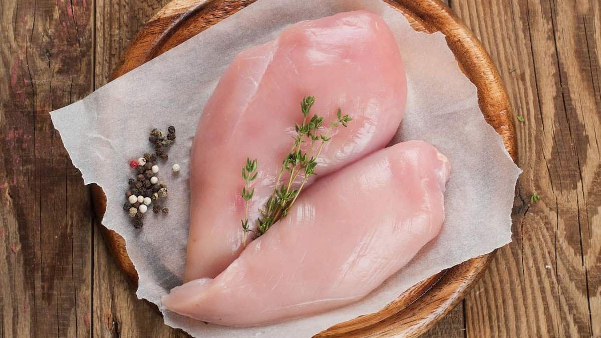 Экспортируют в Украину: в курятине из Польши нашли сальмонеллу