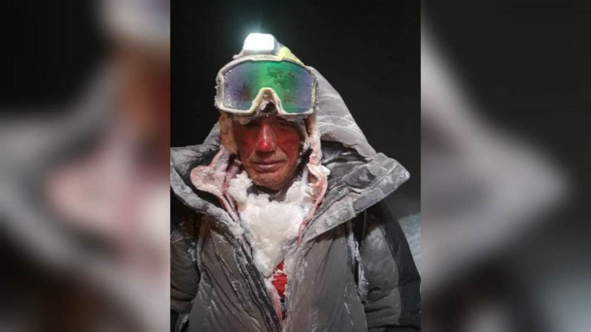 На Эльбрусе застряла группа из 19 альпинистов: 5 человек погибли