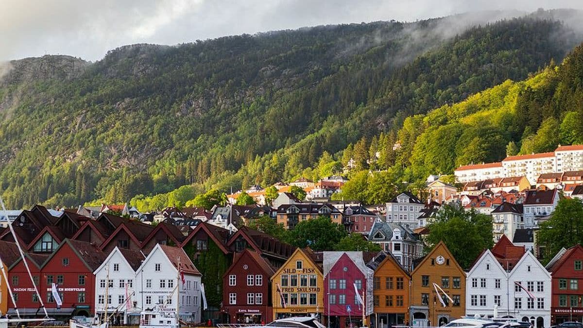 В Норвегии отменяют все карантинные ограничения