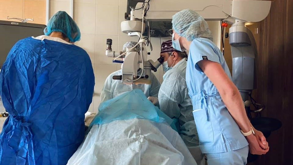 Во Львове врачи с помощью трансплантации вернули зрение пациенту