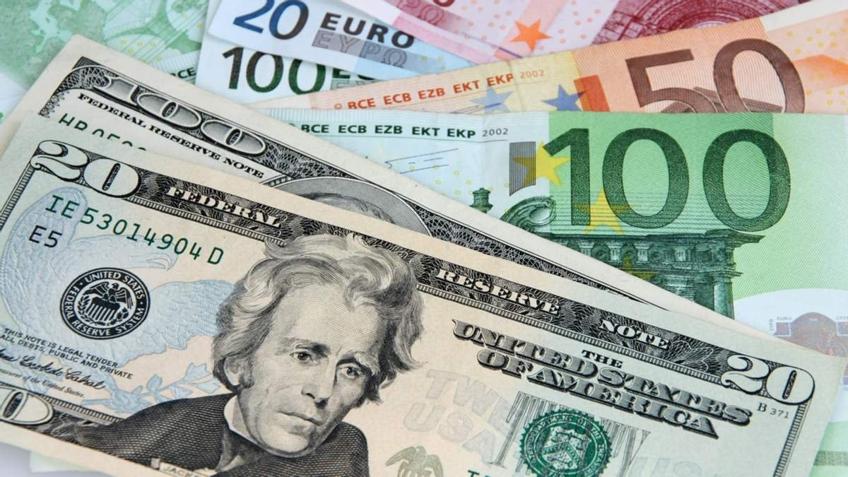 Сколько стоят доллар и евро: курс валют в Украине на 11 октября