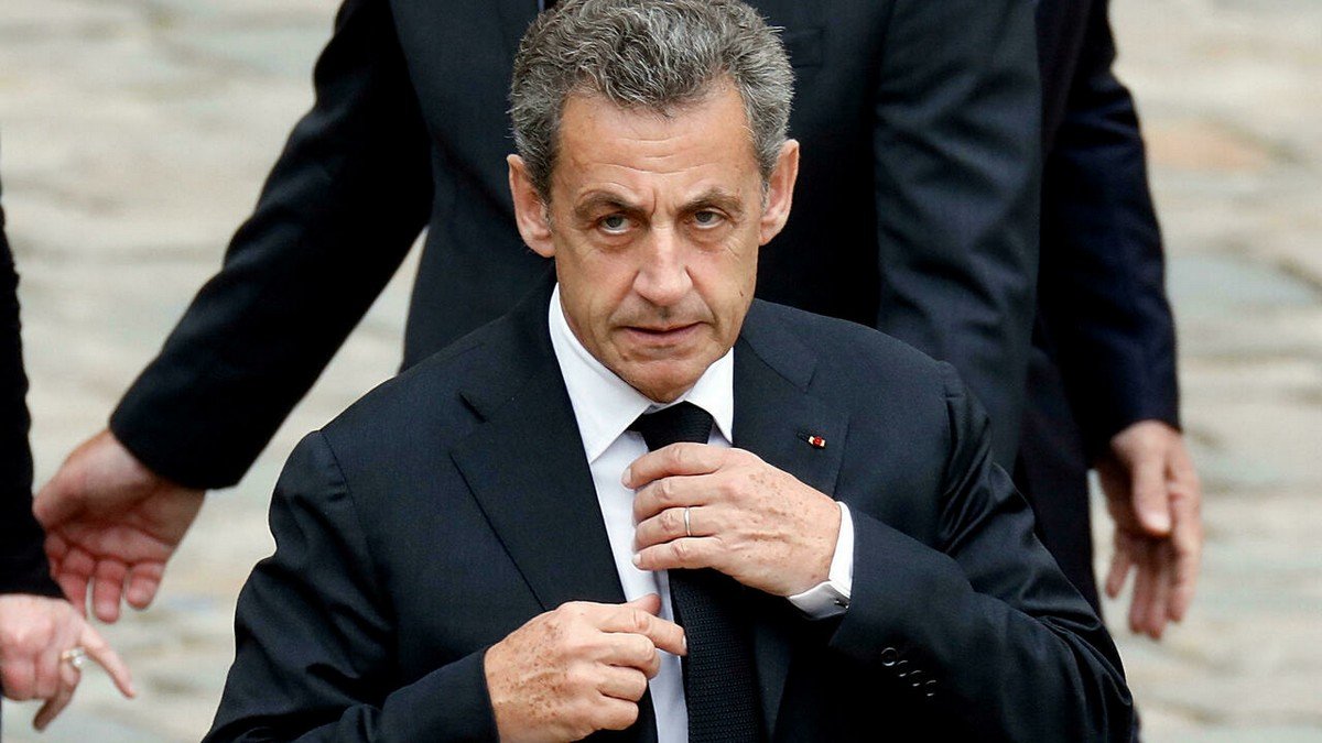 Бывшего президента Франции Николя Саркози приговорили к 1 году тюрьмы