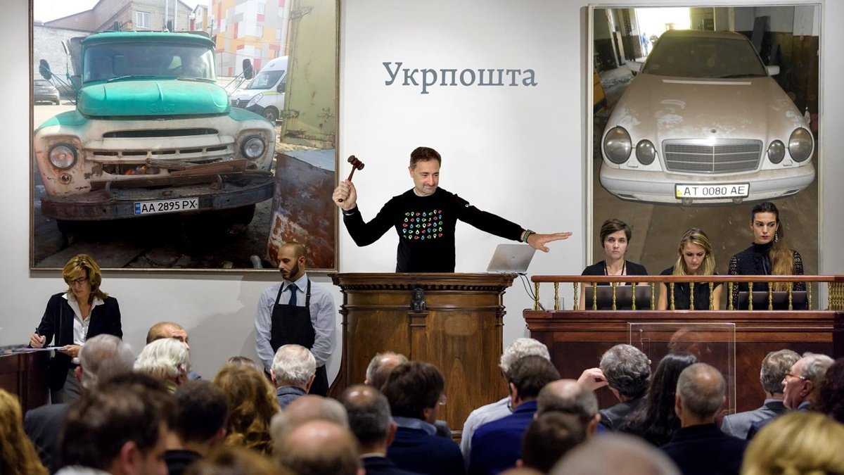 «Укрпошта» виставила на аукціон старовинні автомобілі: понад 1 600 машин