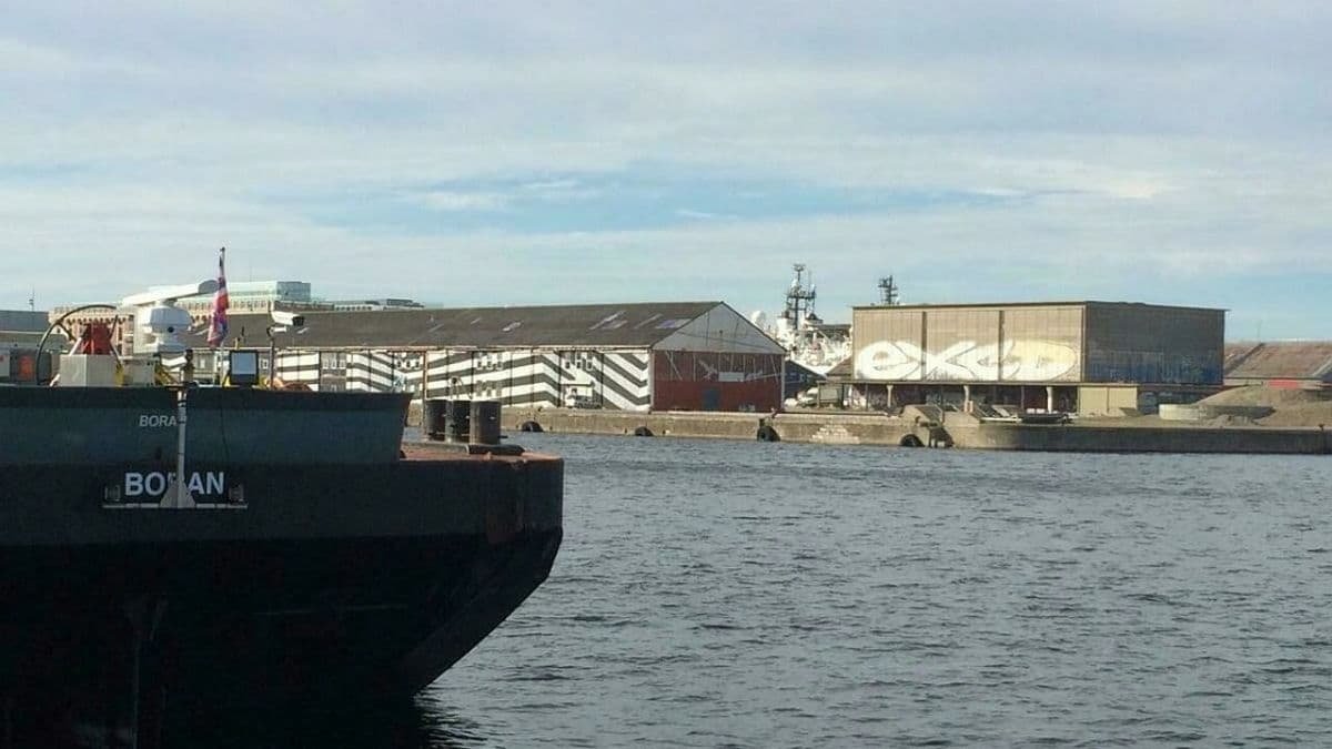 Во Франции перехватили грузовое судно с тонной кокаина, среди экипажа есть украинцы