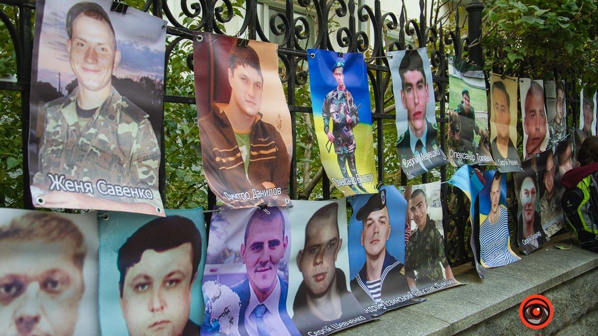 Матери без вести пропавших и военнопленных вышли под стены Офиса Президента на 72-часовую акцию