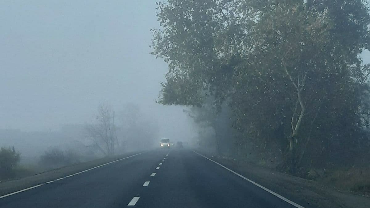 Столичних водіїв попередили про сильний туман: чого не варто робити