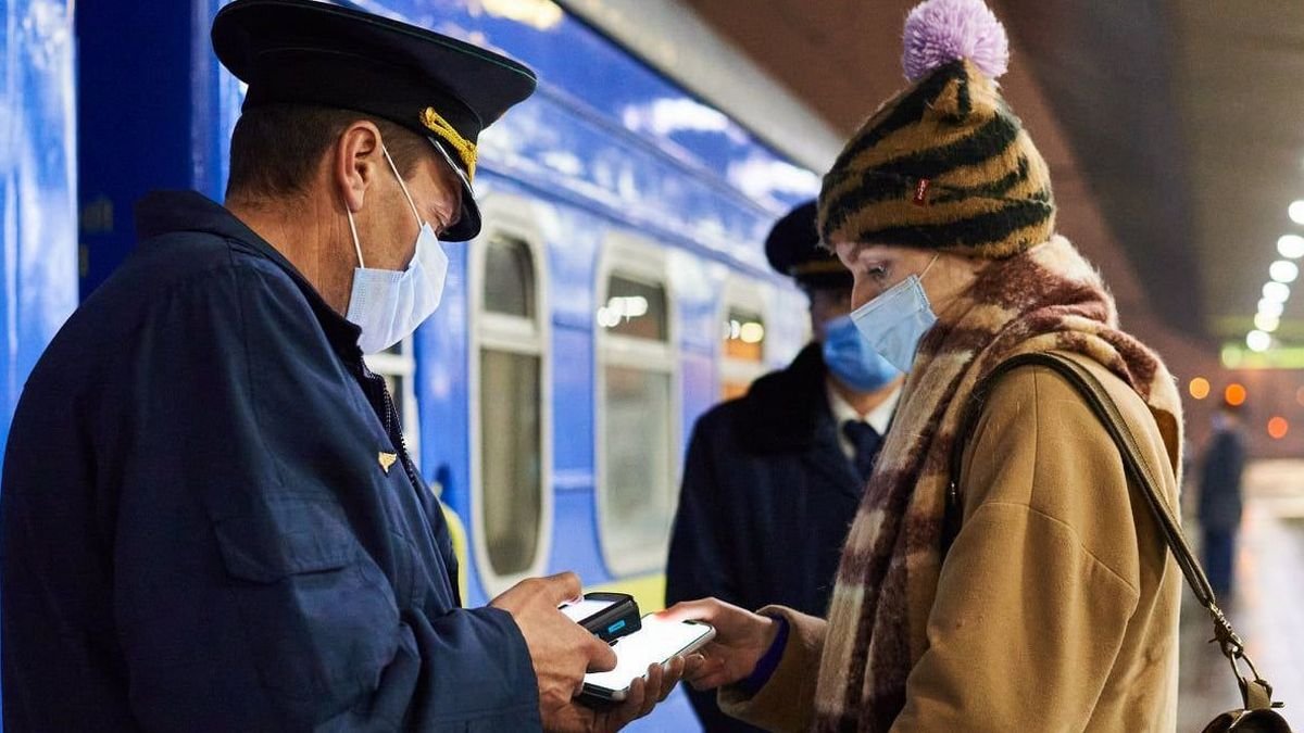 В Україні не можна буде подорожувати потягом без сертифікату вакцинації або ПЛР-тесту