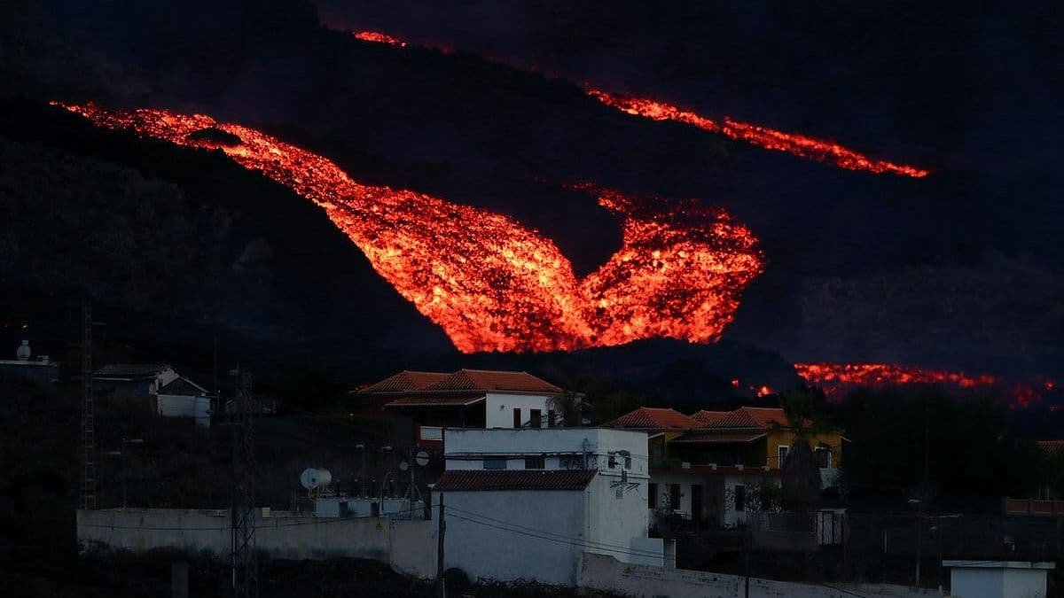 Извержение вулкана на Канарах: на острове снова произошло землетрясение