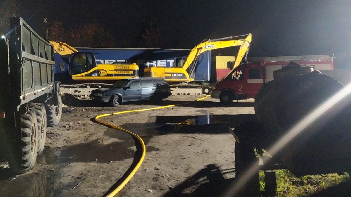 Во Львове из-за пожара в металлическом вагончике погибли три человека