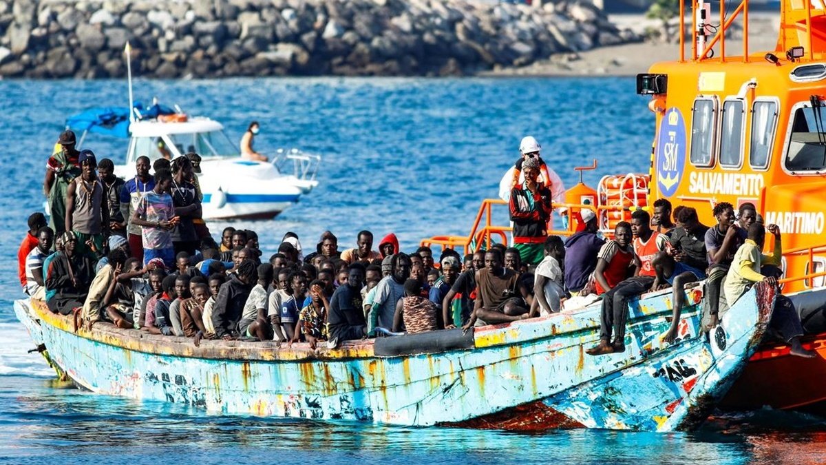 На юге Испании перевернулась лодка с мигрантами: 12 человек пропали без вести