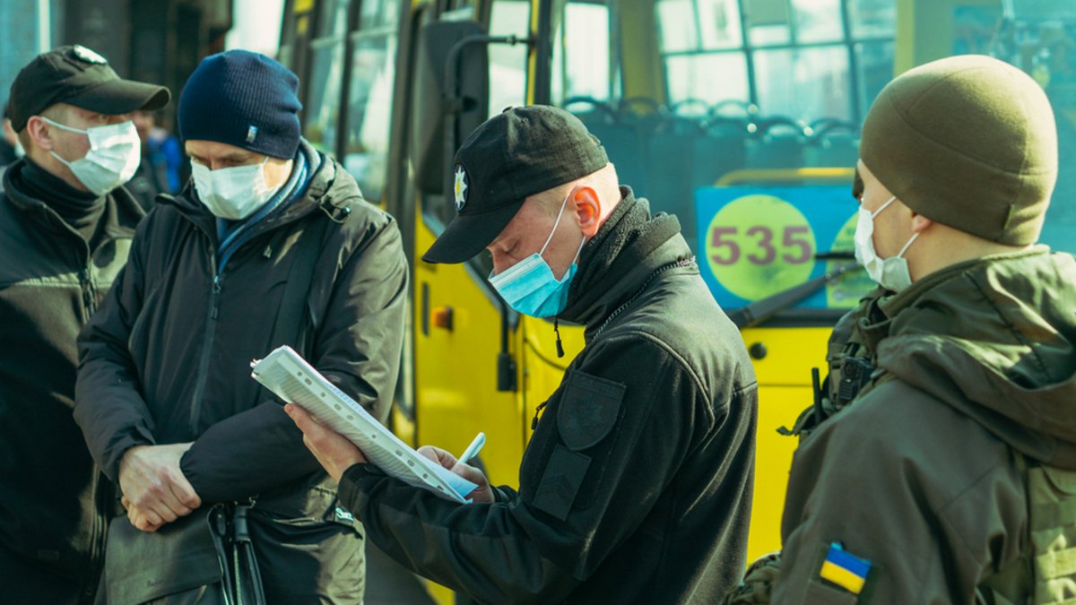 Справки об одной дозе, противопоказаниях или о том, что переболел: какие документы использовать для поездок между регионами Украины
