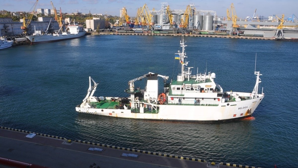 Бельгія подарувала Україні науково-дослідне судно Belgica: теплохід вже прибув до порту Одеси