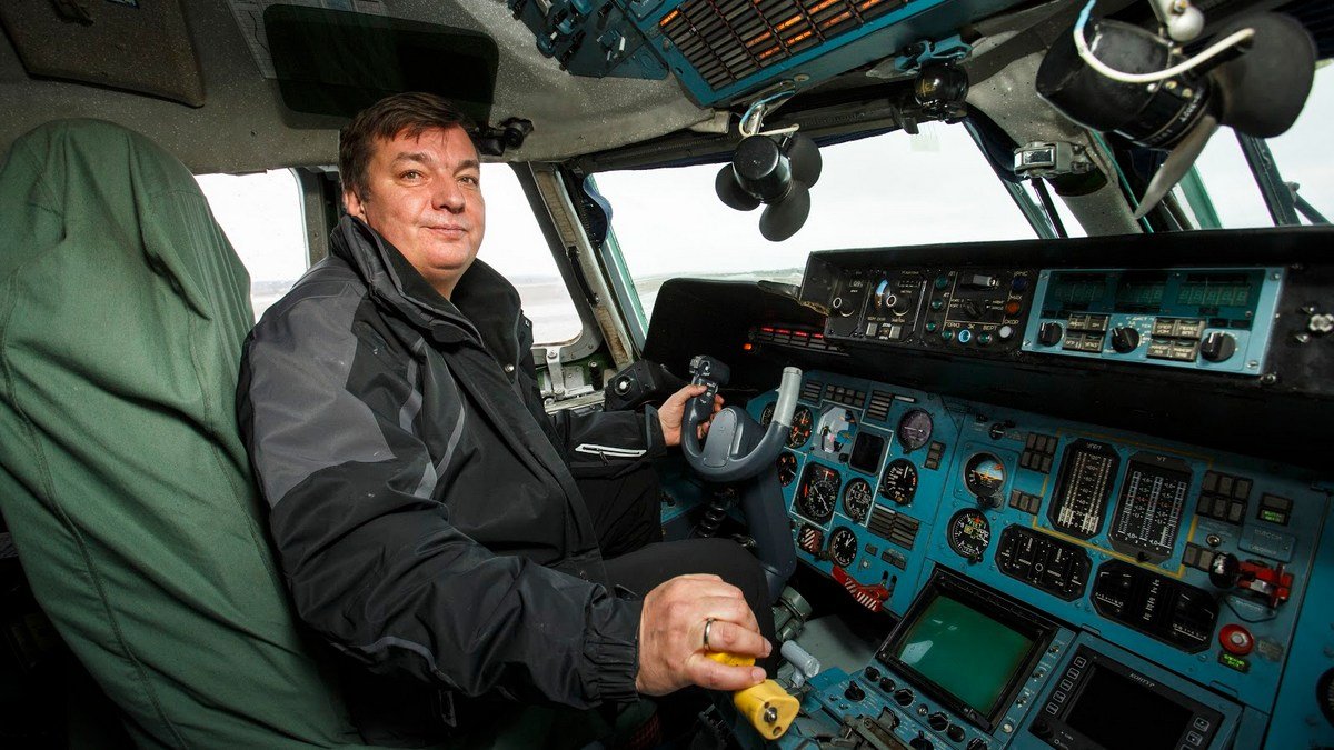 Для тех, кто влюблён в небо: «Переговорка» записала интервью с Дмитрием Антоновым — пилотом самого большого самолёта в мире
