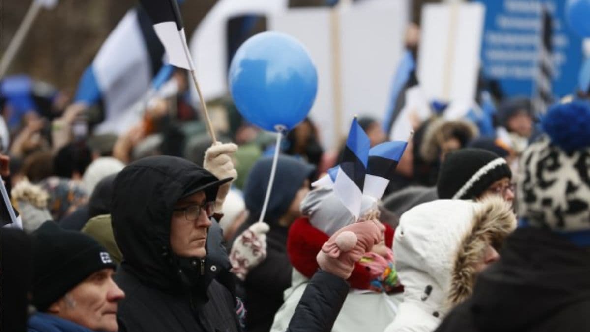 В Эстонии тысячи людей вышли на протесты против вакцинации и COVID-сертификатов