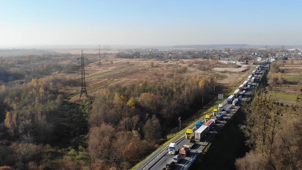 Во Львовской и Волынской областях прошли масштабные акции перевозчиков: что требуют