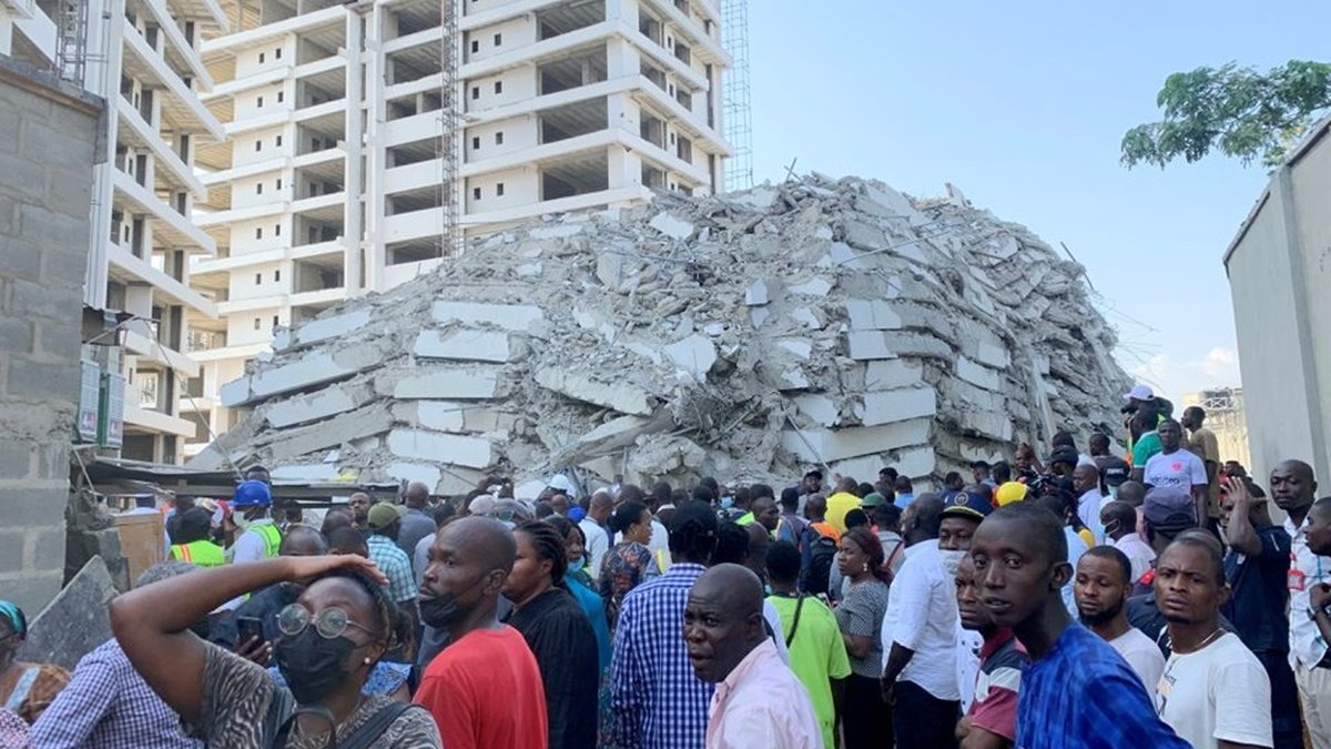 В Нигерии из-за обвала многоэтажки около 100 человек пропали без вести