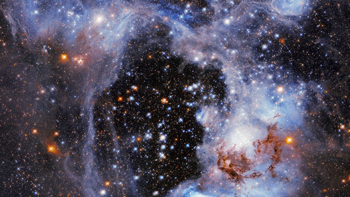 «Хаббл» снял чёрную дыру в потрясающе красивой туманности