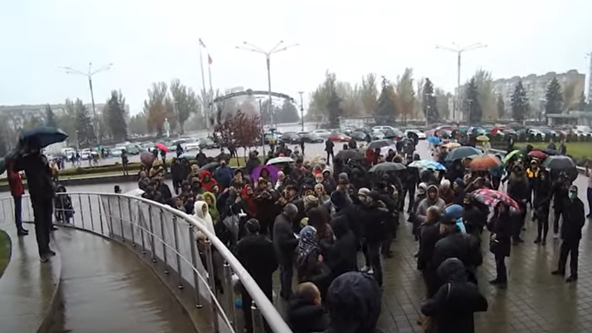 В Запорожье во время митинга «антивакцинаторов» задержали пятерых человек