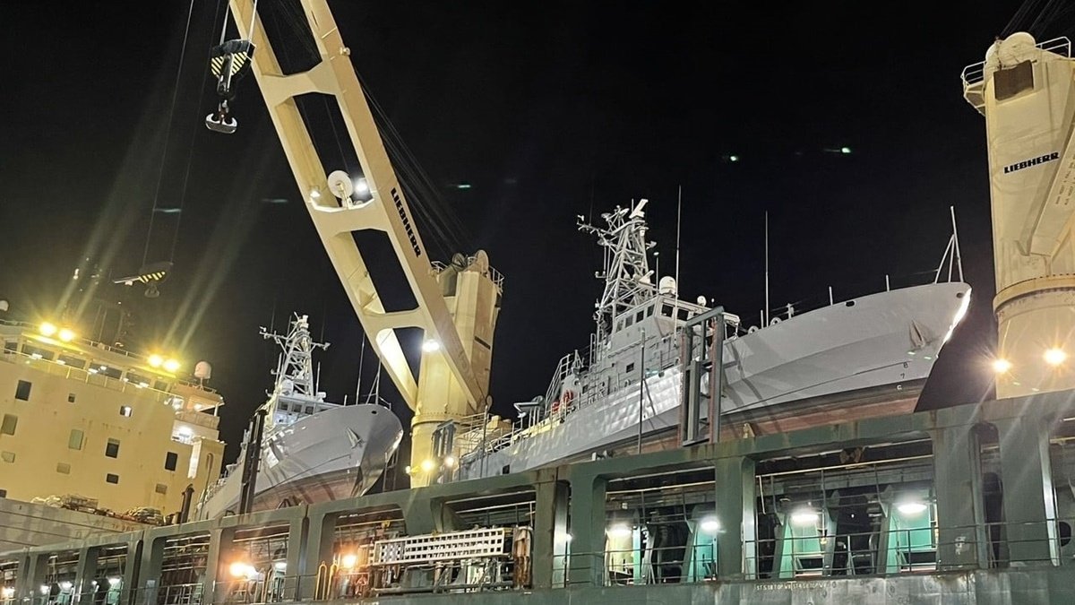 США подарили Украине два патрульных катера Island