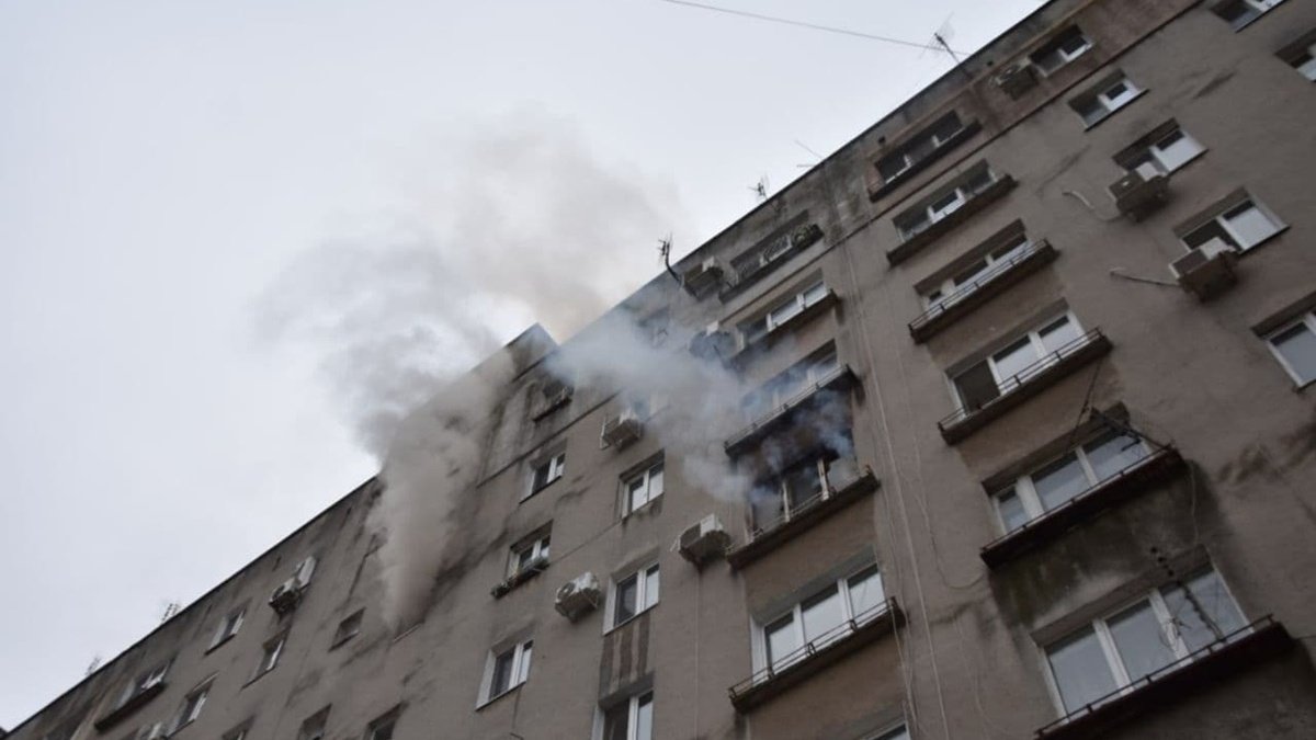 В Одессе из многоэтажки, где горела квартира, эвакуировали 9 человек и спасли двух животных