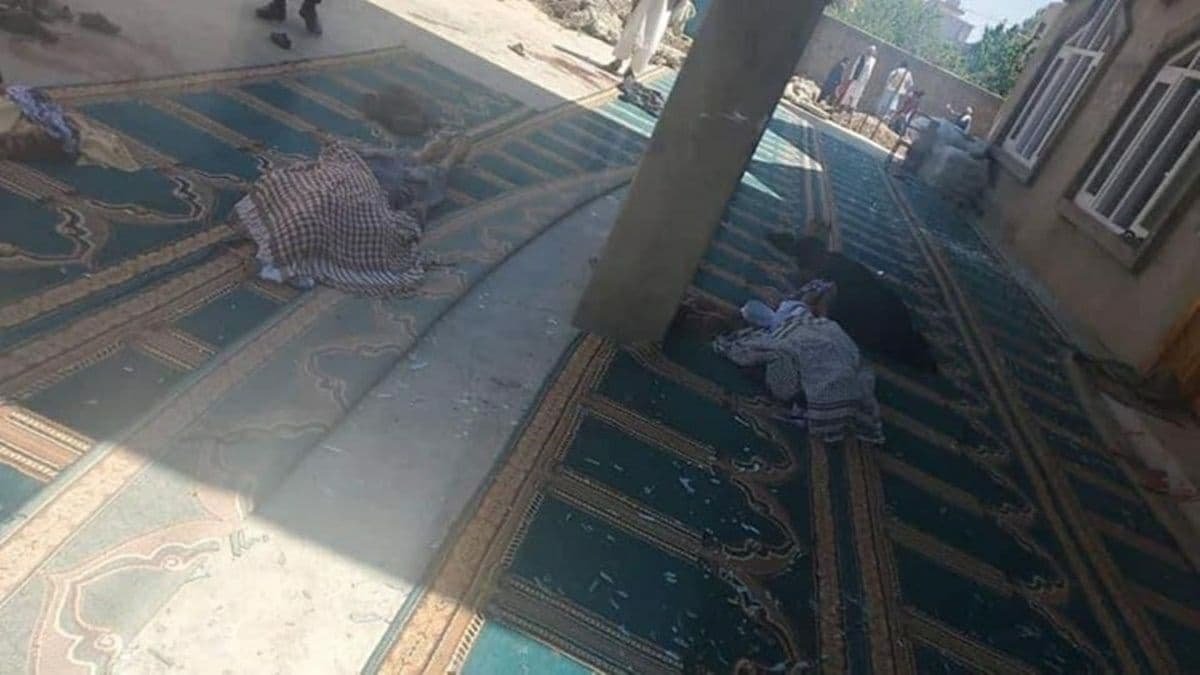 Во время молитвы в мечети Афганистана произошёл взрыв: погибших минимум трое