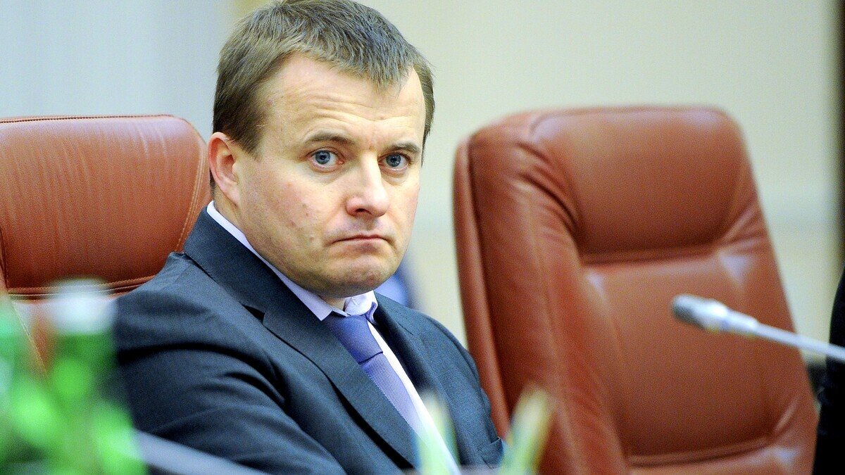Сприяв терористам: СБУ вручила підозру колишньому міністрові енергетики України