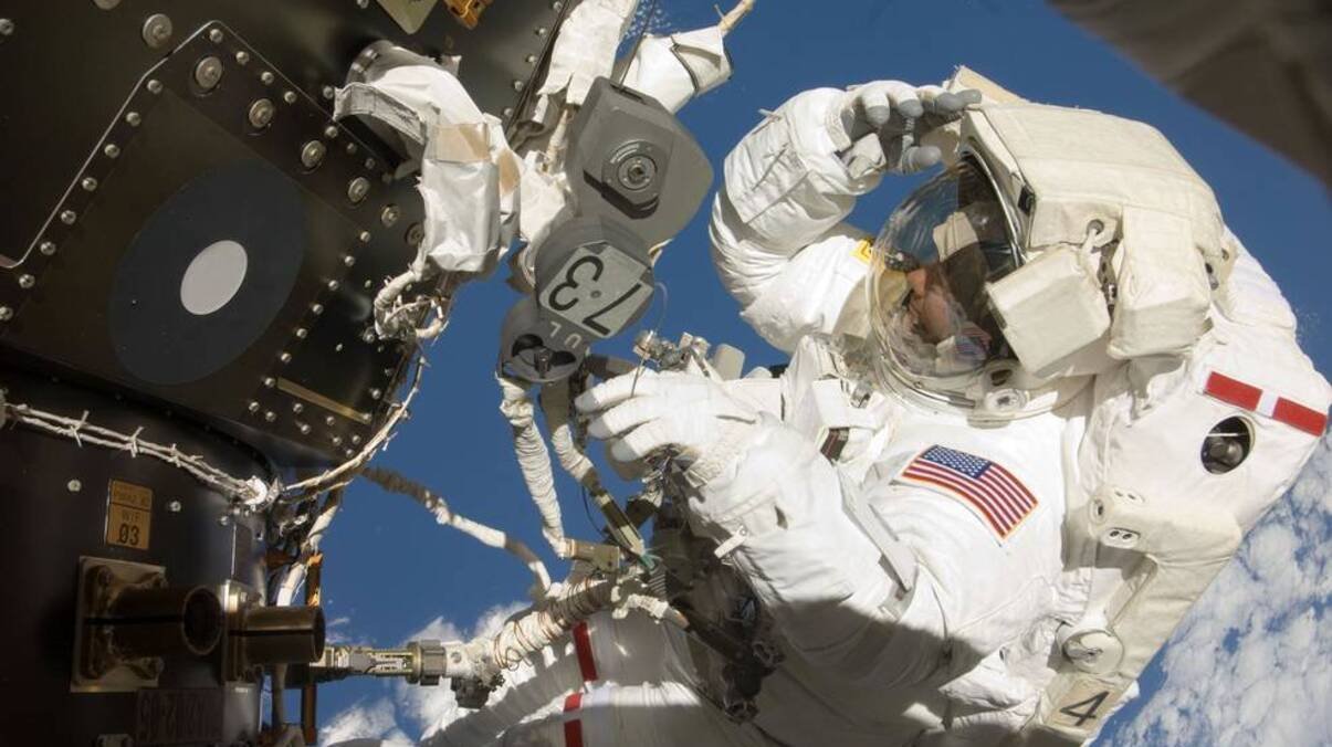 Астронавты NASA выйдут в открытый космос онлайн: когда и где смотреть трансляцию