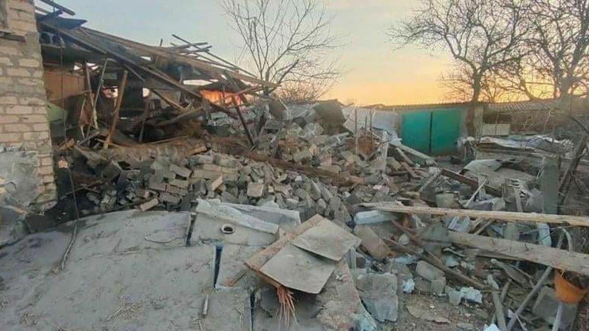 Боевики обстреляли посёлок Невельское: несколько жилых домов разрушены