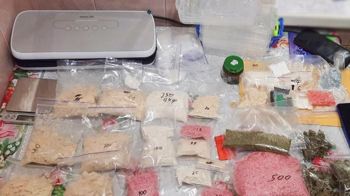 Наркодилерша из Умани продавала наркотики по Украине в детских игрушках