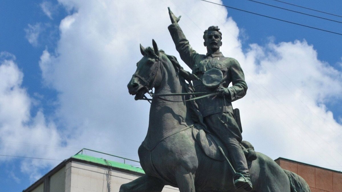Скандальний пам'ятник більшовицькому ватажку Щорсу перенесуть з Києва до музею в Сумській області