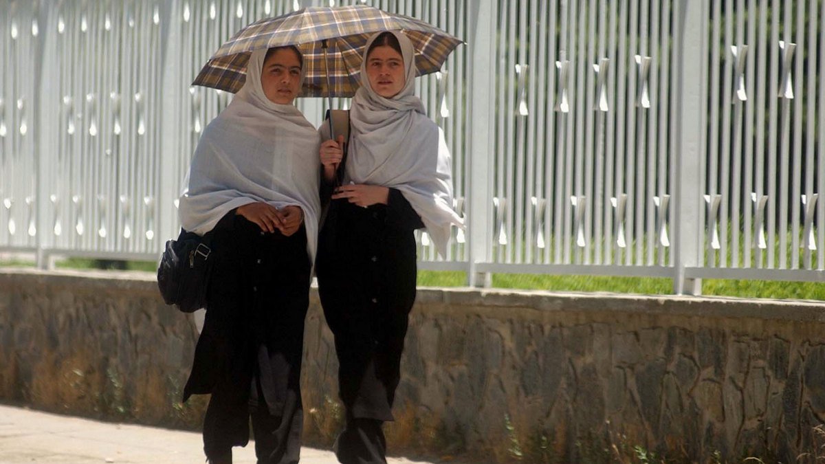 Талибы запретили женщинам сниматься в сериалах и появляться на экранах без платка