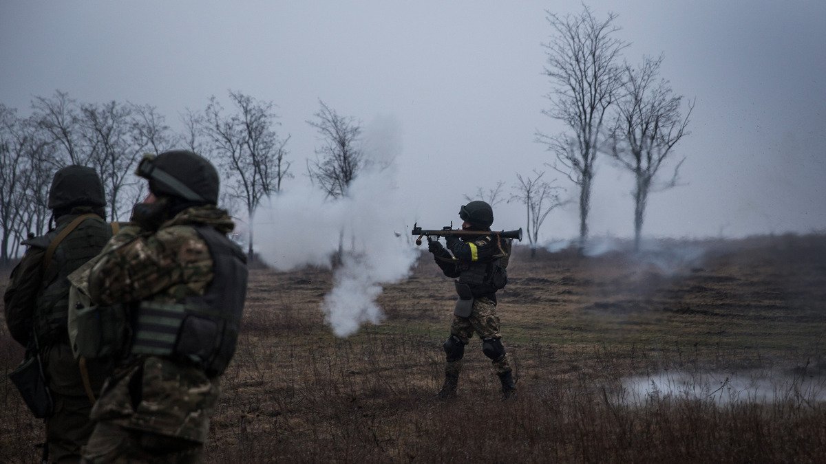 На Донбассе с начала суток боевики 33 раза нарушили перемирие