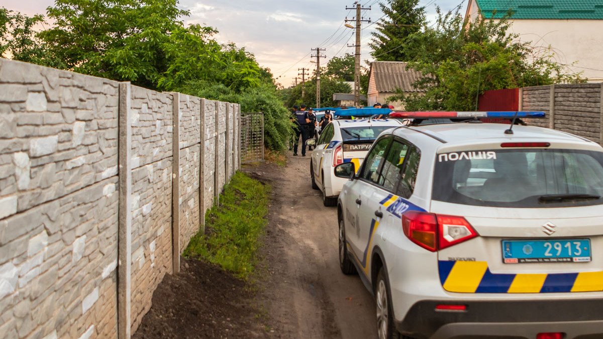 На Львівщині під час погоні чоловік врізався у 2 поліцейські авто: четверо патрульних постраждали