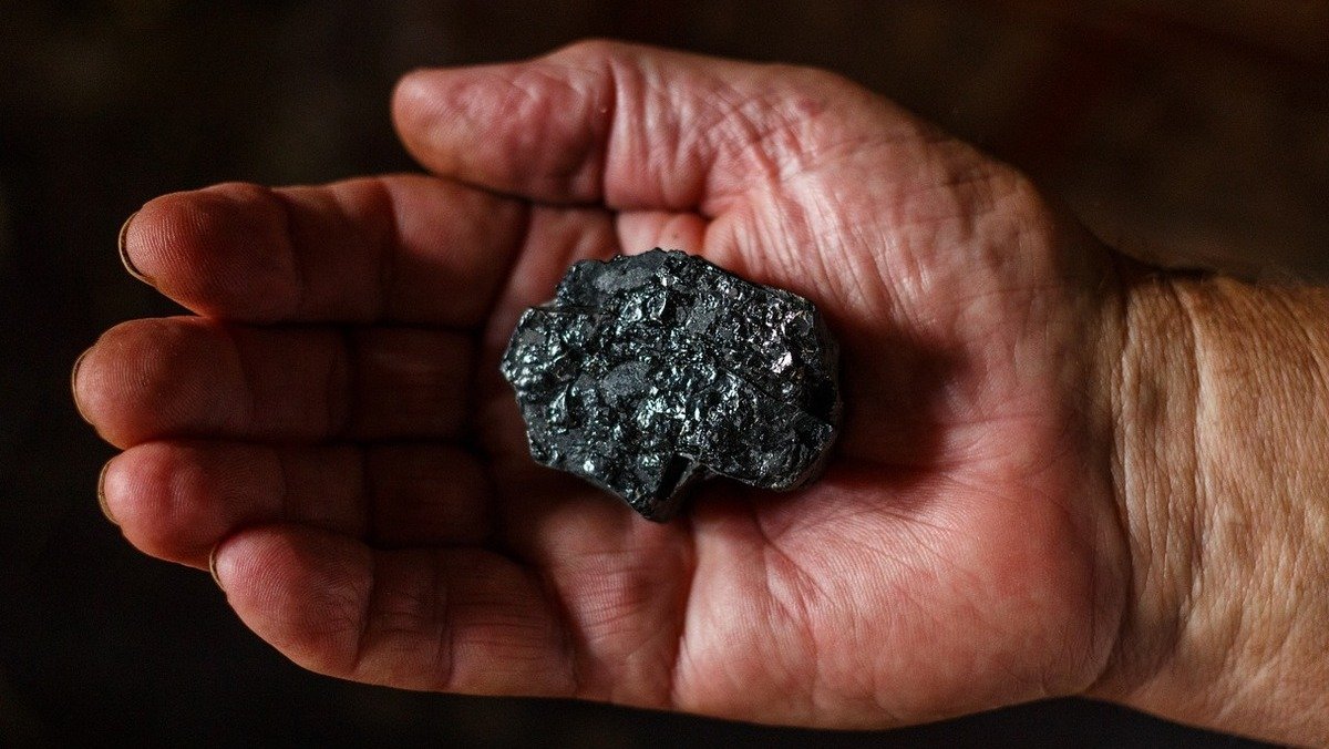 Украина обещает отказаться от угля до 2035 года. Что будет с украинскими шахтёрами?