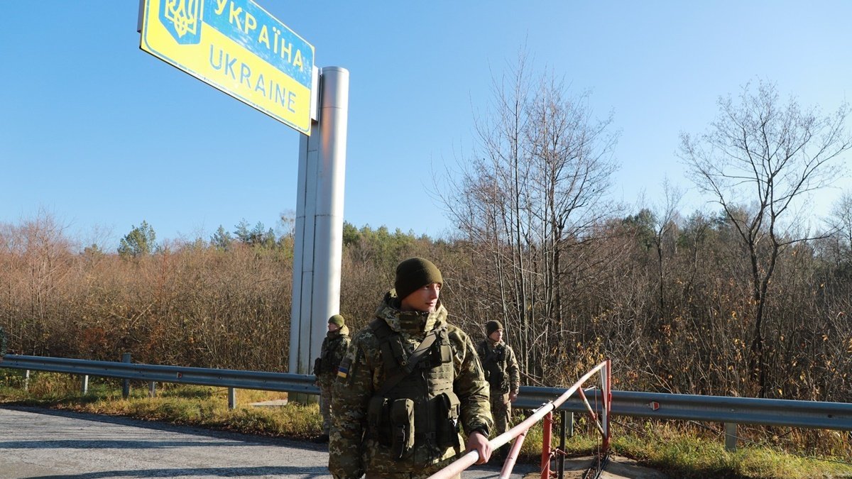 Авиация, беспилотники и военные: Украина начала спецоперацию на границе с Беларусью