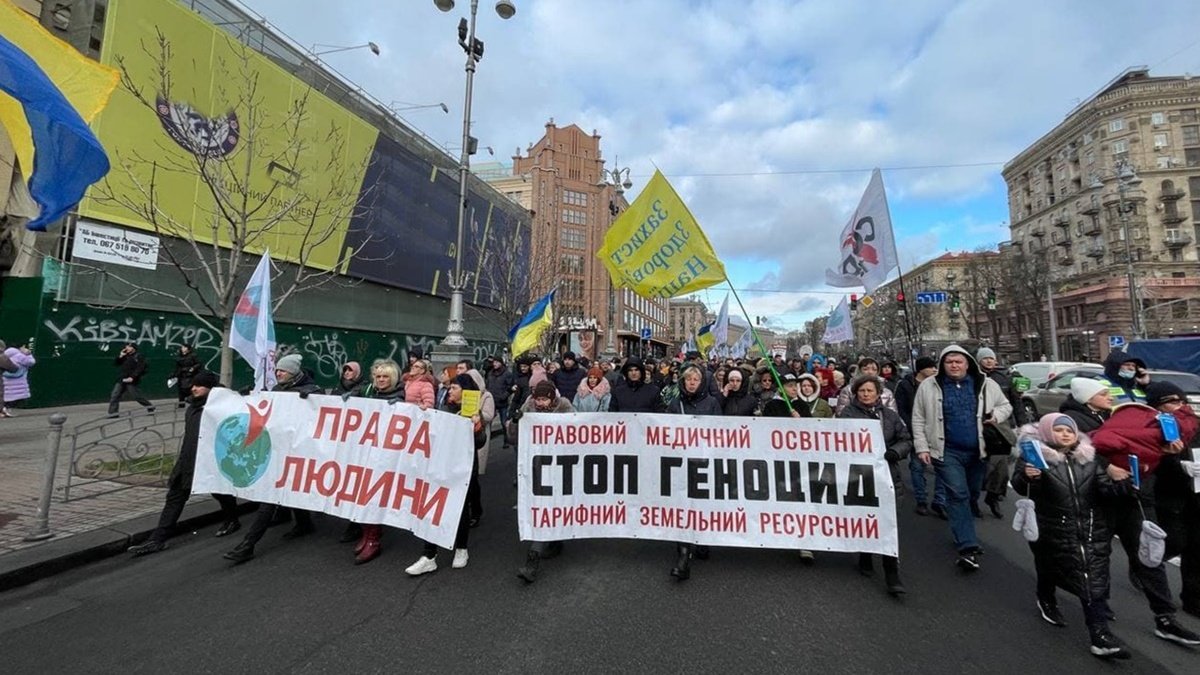 В Киеве митингуют антивакцинаторы: в центре столицы перекрыли движение