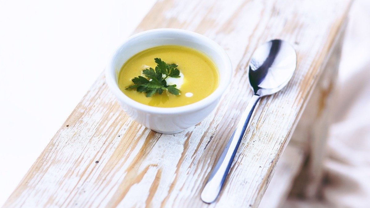 Как приготовить классический французский луковый суп с плавленым сыром