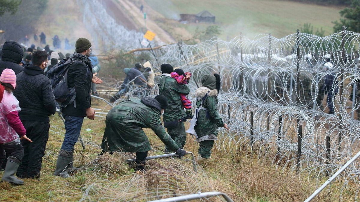 На границе с Беларусью нашли мёртвым мигранта. Он лежал в спальном мешке