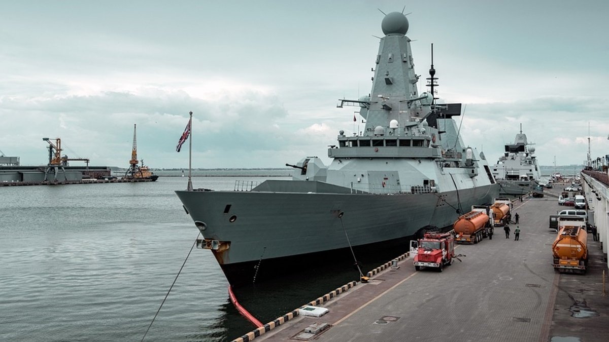 Присутствие кораблей НАТО в Чёрном море нужно для поддержки Украины – Шмыгаль