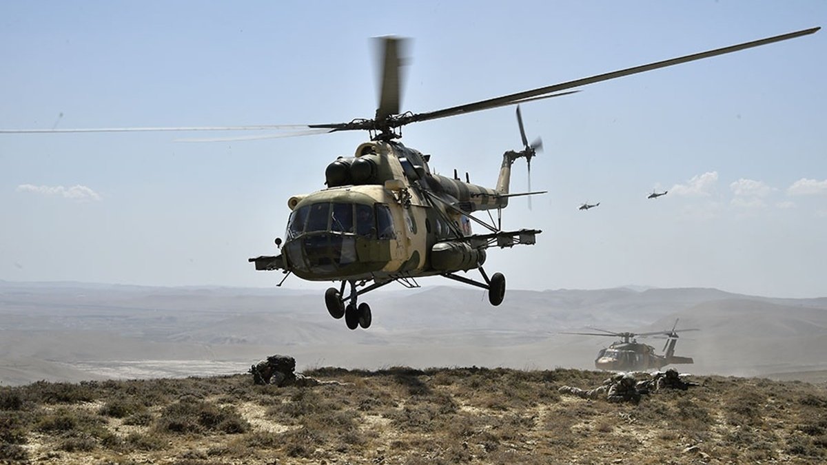 В Азербайджане разбился военный вертолёт: погибли 14 человек, ещё двое выжили