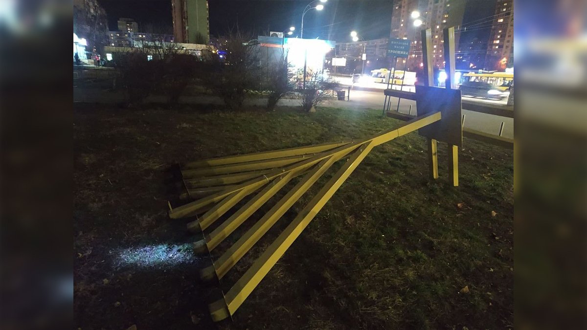 В Киеве на Троещине повалили Ханукию. Это третий случай в Украине за 3 дня
